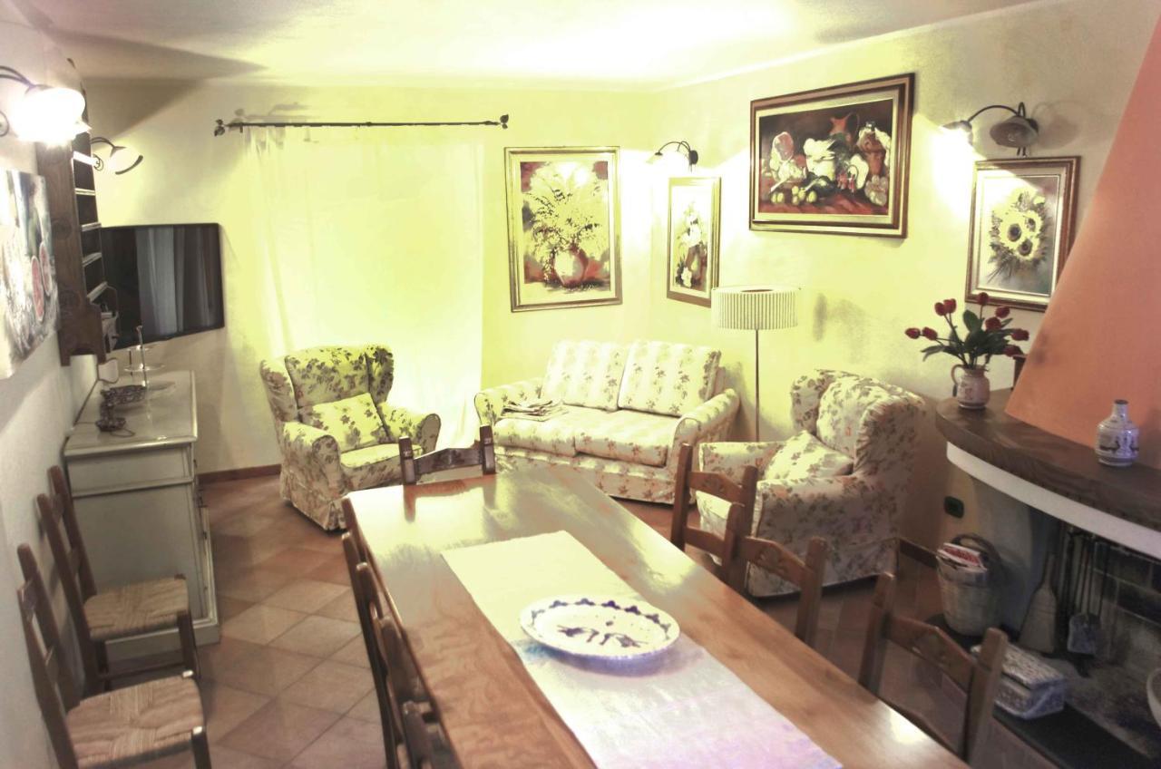 Casa De Ajala - B&B De Charme In Antica Dimora Totalmente Ristrutturata E Dotata Di Tutti I Confort Bagni Privati Spazio Living Patio Esterno Ambienti Climatizzati Degustazioni Prodotti Locali Laconi Экстерьер фото