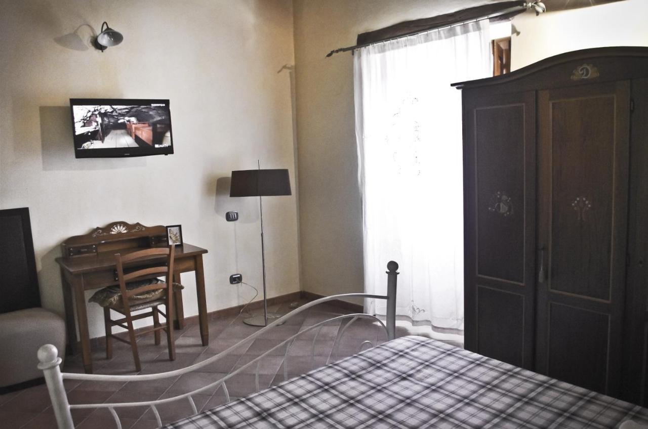 Casa De Ajala - B&B De Charme In Antica Dimora Totalmente Ristrutturata E Dotata Di Tutti I Confort Bagni Privati Spazio Living Patio Esterno Ambienti Climatizzati Degustazioni Prodotti Locali Laconi Экстерьер фото