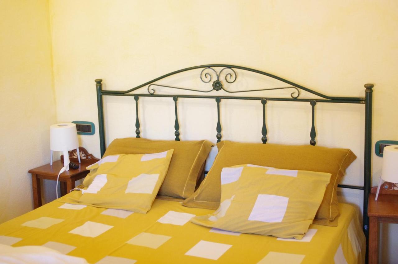 Casa De Ajala - B&B De Charme In Antica Dimora Totalmente Ristrutturata E Dotata Di Tutti I Confort Bagni Privati Spazio Living Patio Esterno Ambienti Climatizzati Degustazioni Prodotti Locali Laconi Экстерьер фото